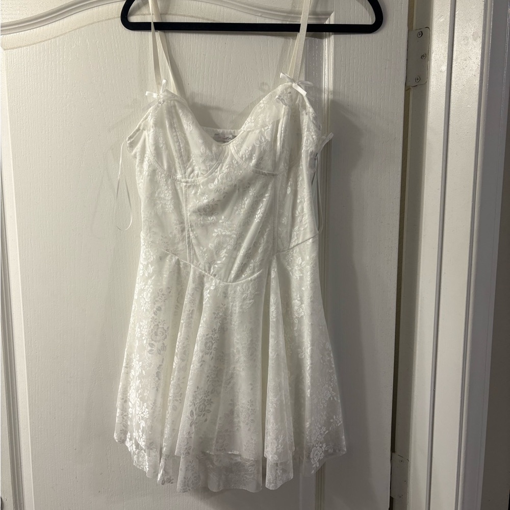 Elegant White Floral Dress